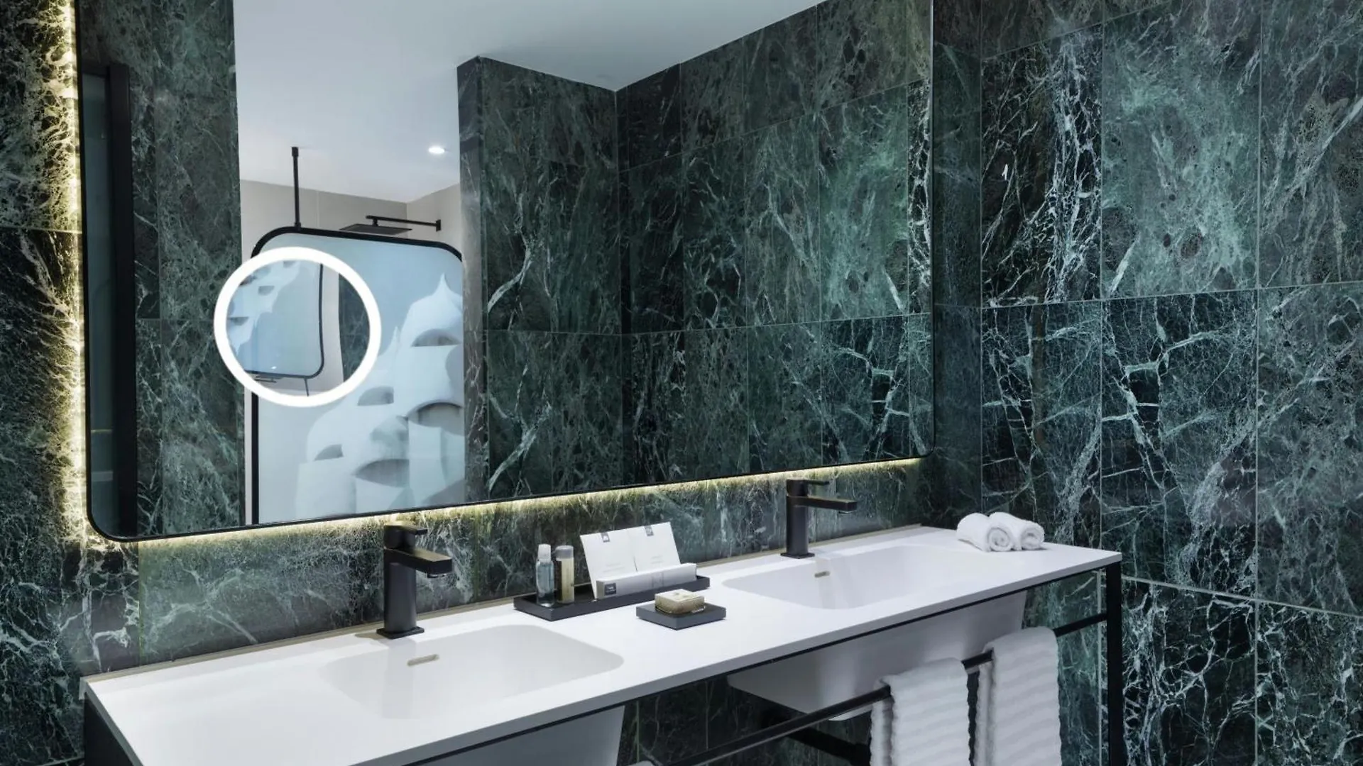 Renaissance Barcelona Hotel 5*,